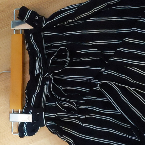 2/$25โจ H&M Black and White, tie waist, striped straight leg pants, size 14+Y xs - Picture 2 of 5
